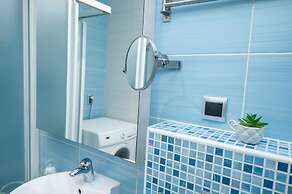 Bright 1bdr Apartment in the City Center