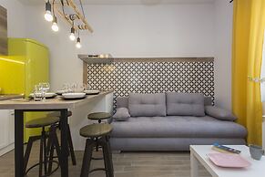 Sunny and Modern 1bdr Apartment in the Center