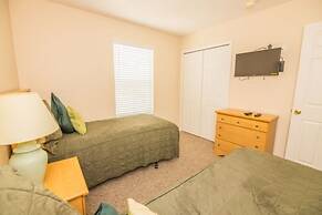 Lynval's Regal Palms Resort Townhome 4 Bedroom Townhouse by Redawning