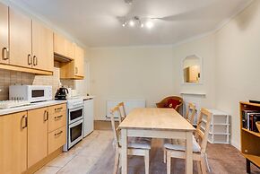 Spacious 1-bedroom Flat With Garden Free Parking