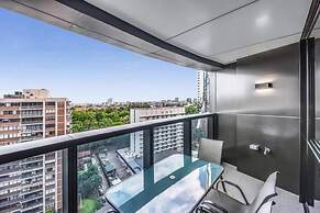 2BR Luxury Skytower -cbd -pool -gym -netflix