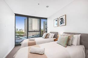 2BR Luxury Skytower -cbd -pool -gym -netflix