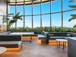 2BR Luxury Skytower -cbd -pool -gym -netflix