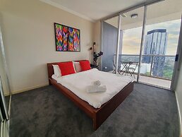 2BR Stunning Views CBD Pool Gym Netflix