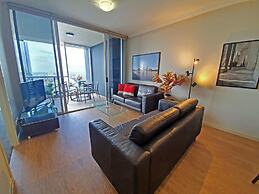 2BR Stunning Views CBD Pool Gym Netflix