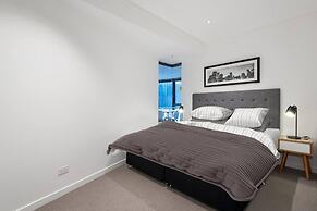 2BR Luxury Skytower CBD Pool Gym Netflix