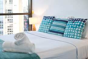 2BR Food Drink Hub Pool 2 Cars Gym Rooftop