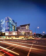 2BR Food Drink Hub Pool 2 Cars Gym Rooftop