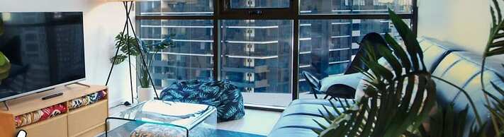 2BR Food Drink Hub Pool 2 Cars Gym Rooftop