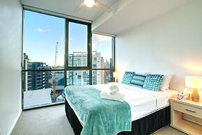 2BR Food Drink Hub Pool 2 Cars Gym Rooftop