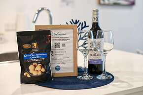 2BR Food Drink Hub Pool 2 Cars Gym Rooftop