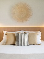 Lora Pearl Luxury Villa By Louis Hotels