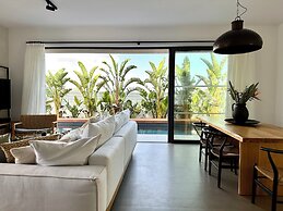 Lora Pearl Luxury Villa By Louis Hotels