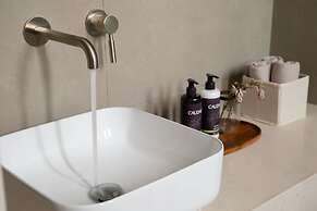 Lora Pearl Luxury Villa By Louis Hotels