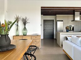 Lora Pearl Luxury Villa By Louis Hotels