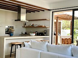 Lora Pearl Luxury Villa By Louis Hotels