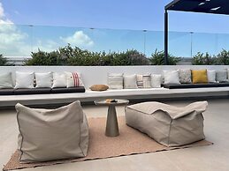 Lora Pearl Luxury Villa By Louis Hotels