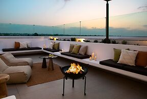 Lora Pearl Luxury Villa By Louis Hotels