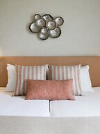 Lora Pearl Luxury Villa By Louis Hotels