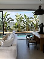 Lora Pearl Luxury Villa By Louis Hotels