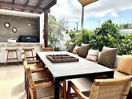 Lora Pearl Luxury Villa By Louis Hotels