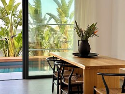 Lora Pearl Luxury Villa By Louis Hotels