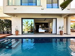 Lora Pearl Luxury Villa By Louis Hotels