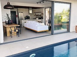 Lora Pearl Luxury Villa By Louis Hotels