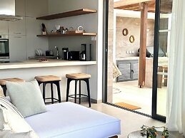 Lora Pearl Luxury Villa By Louis Hotels