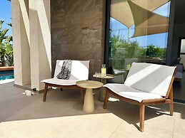 Lora Pearl Luxury Villa By Louis Hotels