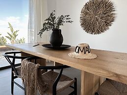 Lora Pearl Luxury Villa By Louis Hotels