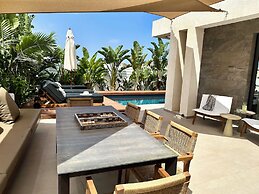 Lora Pearl Luxury Villa By Louis Hotels