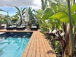 Lora Pearl Luxury Villa By Louis Hotels