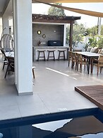 Lora Pearl Luxury Villa By Louis Hotels