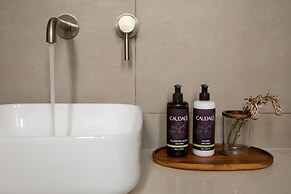 Lora Pearl Luxury Villa By Louis Hotels