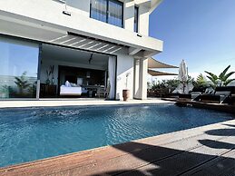Lora Pearl Luxury Villa By Louis Hotels