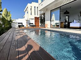 Lora Pearl Luxury Villa By Louis Hotels