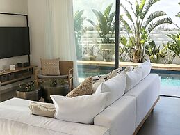 Lora Pearl Luxury Villa By Louis Hotels