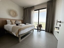 Lora Pearl Luxury Villa By Louis Hotels