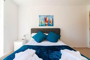 Executive City Apartment -Near Greengate