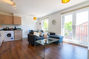 Executive City Apartment -Near Greengate