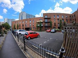 Executive City Apartment -Near Greengate