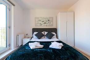 Executive City Apartment -Near Greengate