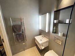 Stunning 1-bed Deluxe Apartment in Slough