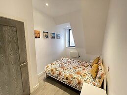 Stunning 1-bed Deluxe Apartment in Slough