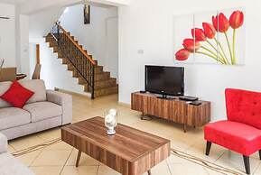 Queens Paradise 1 in Peyia