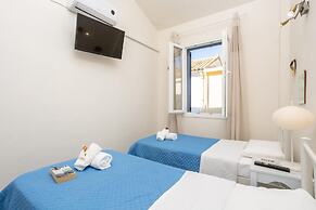 Flora Maisonettes 1 Walk to Beach A C Wifi Car Not Required