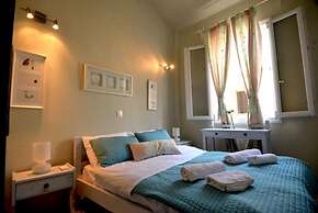 Flora Maisonettes 1 Walk to Beach A C Wifi Car Not Required