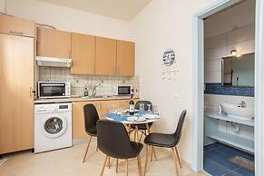 Flora Maisonettes 1 Walk to Beach A C Wifi Car Not Required