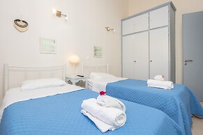 Flora Maisonettes 1 Walk to Beach A C Wifi Car Not Required